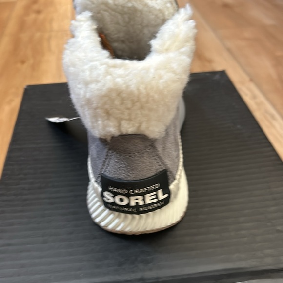 NWT Sorel Boots - Picture 2 of 3